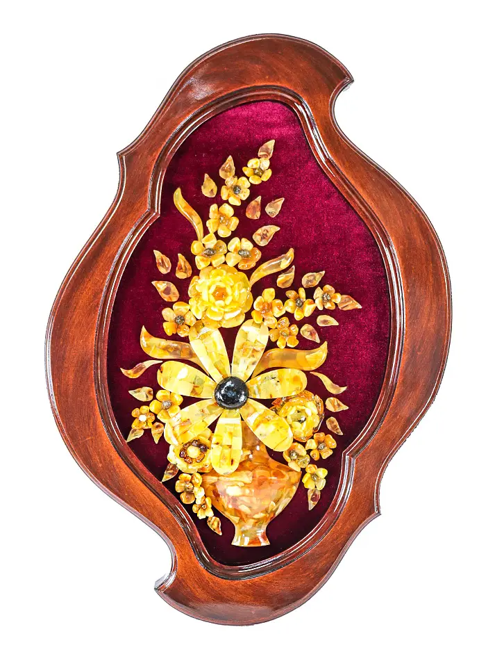 картинка Яркое панно из натурального янтаря на вишнёвом бархате среднего размера «Букет» 48 х 33 см в онлайн магазине