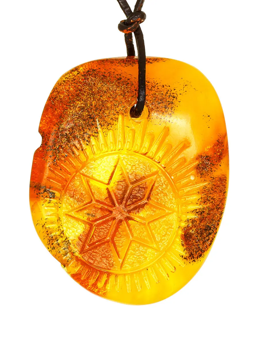 картинка Подвеска-оберег из натурального цельного янтаря с резьбой «Алатырь» в онлайн магазине