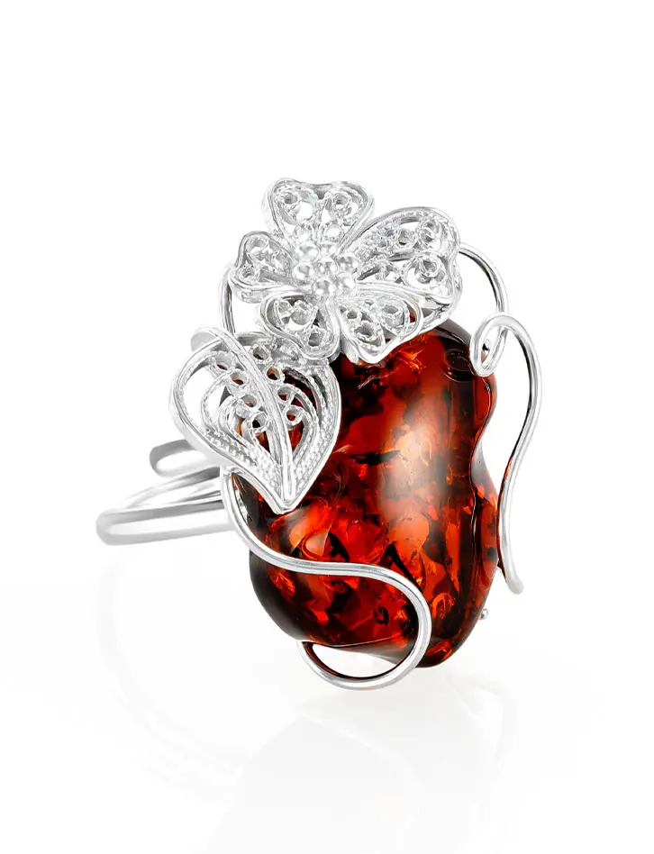 картинка Крупное кольцо «Филигрань» из серебра и натурального янтаря вишнёвого цвета в онлайн магазине