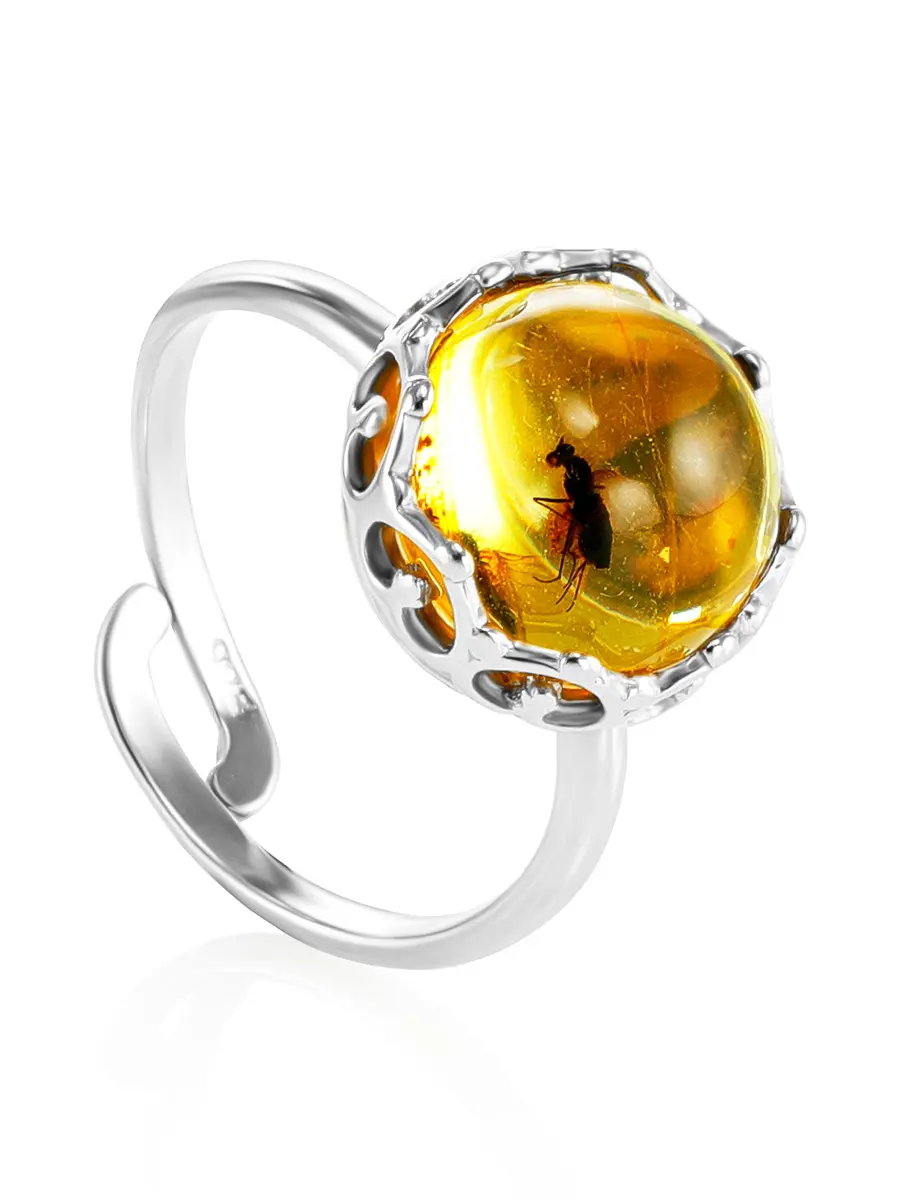 картинка Лёгкое кольцо «Клио» из серебра и янтаря с инклюзом в онлайн магазине