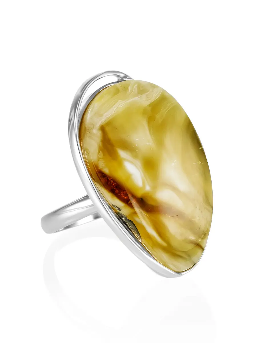 картинка Серебряное кольцо, украшенное янтарём с уникальной текстурой «Лагуна» в онлайн магазине