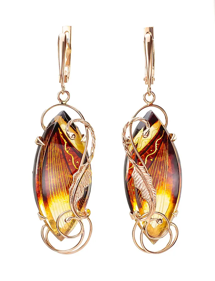 картинка Крупные золотые серьги с натуральным янтарем с резьбой «Одиссея» в онлайн магазине