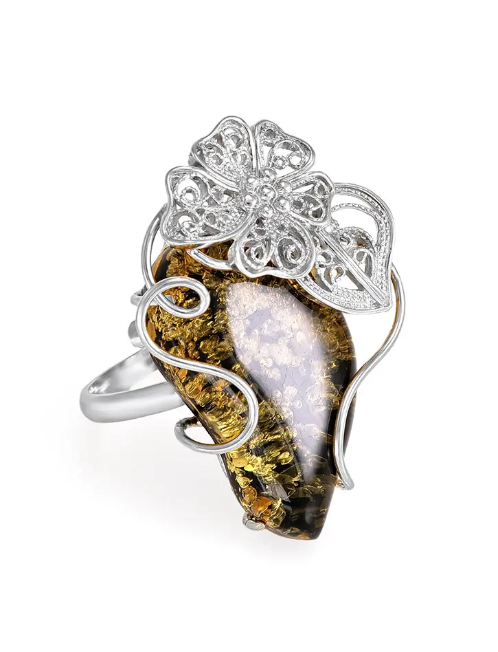 картинка Роскошное серебряное кольцо с натуральным зеленым искрящимся янтарем «Филигрань» в онлайн магазине