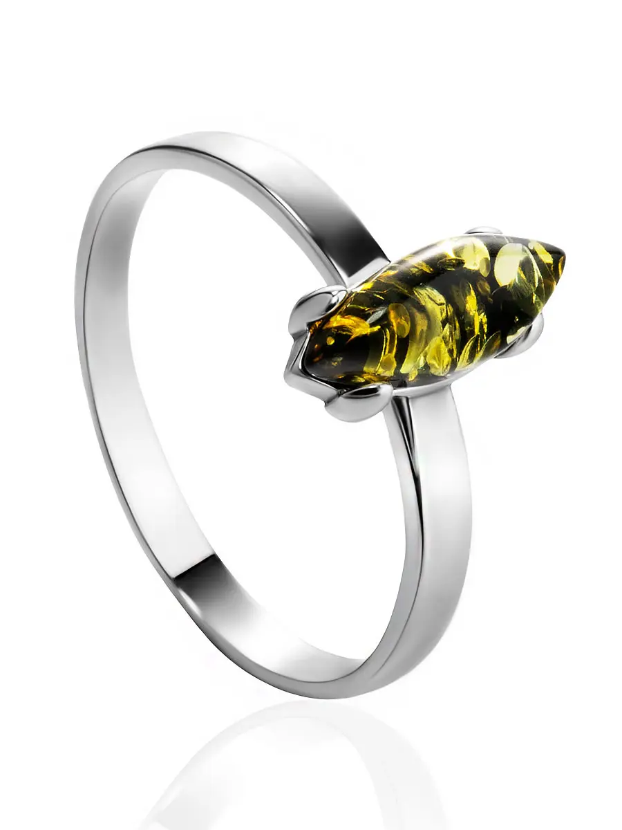 картинка Нежное лёгкое кольцо из серебра и янтаря зелёного цвета «Суприм» в онлайн магазине