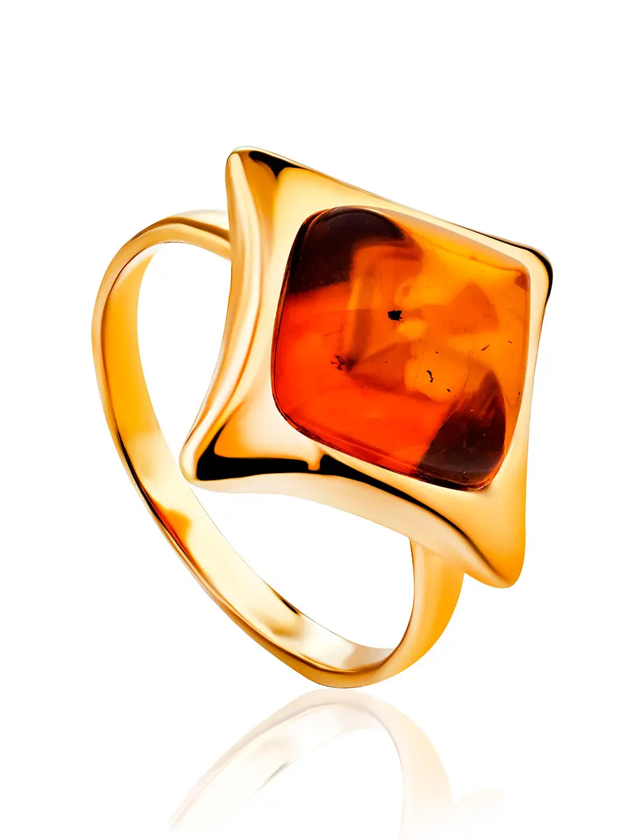 картинка Стильное кольцо «Вега» из позолоченного серебра и натурального коньячного янтаря в онлайн магазине