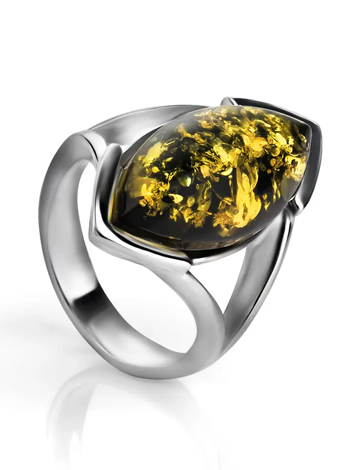 картинка Серебряное кольцо с натуральным цельным янтарём зелёного цвета «Маркиз» в онлайн магазине