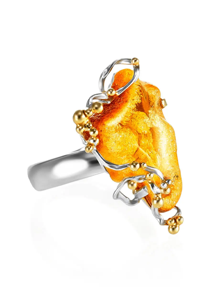 картинка Красивое кольцо из серебра с позолотой, украшенное натуральным янтарём «Версаль» в онлайн магазине
