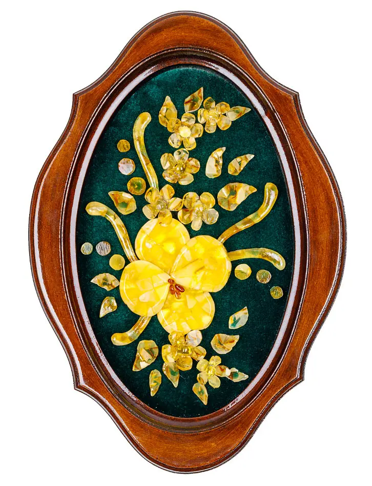 картинка Декоративное панно из натурального янтаря на зелёном бархате «Орхидея» 32 х 22 см в онлайн магазине