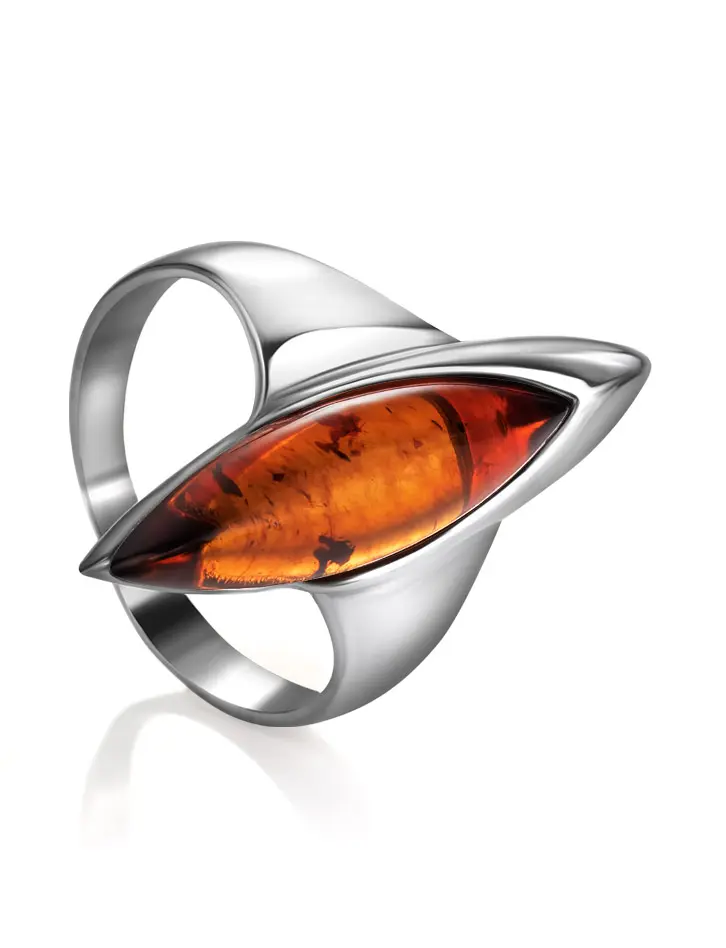 картинка Изящное серебряное кольцо с вставкой натурального янтаря насыщенного коньячного цвета «Гауди» в онлайн магазине