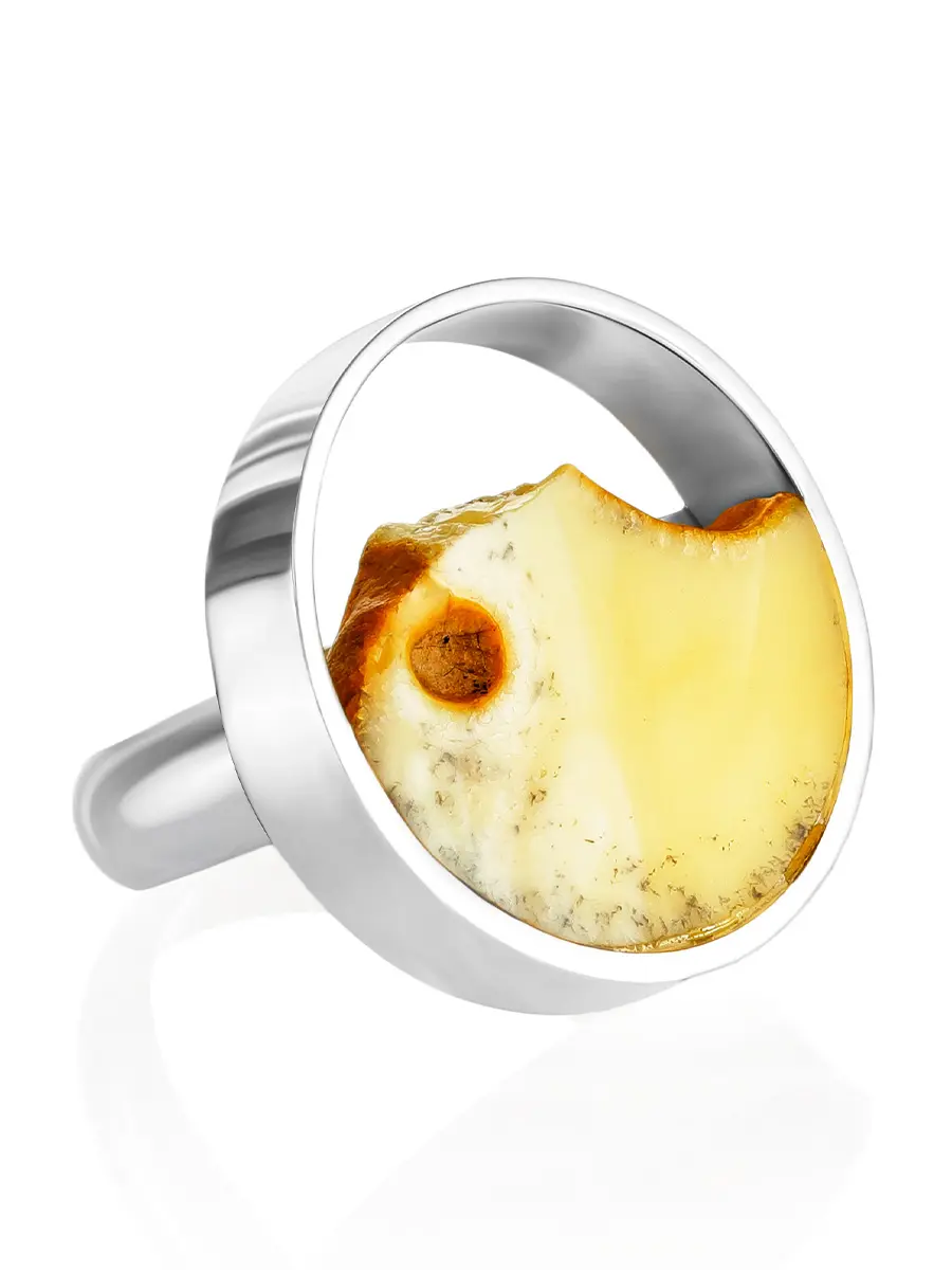 картинка Потрясающее стильное кольцо из серебра с натуральным янтарём медового цвета «Самум» в онлайн магазине