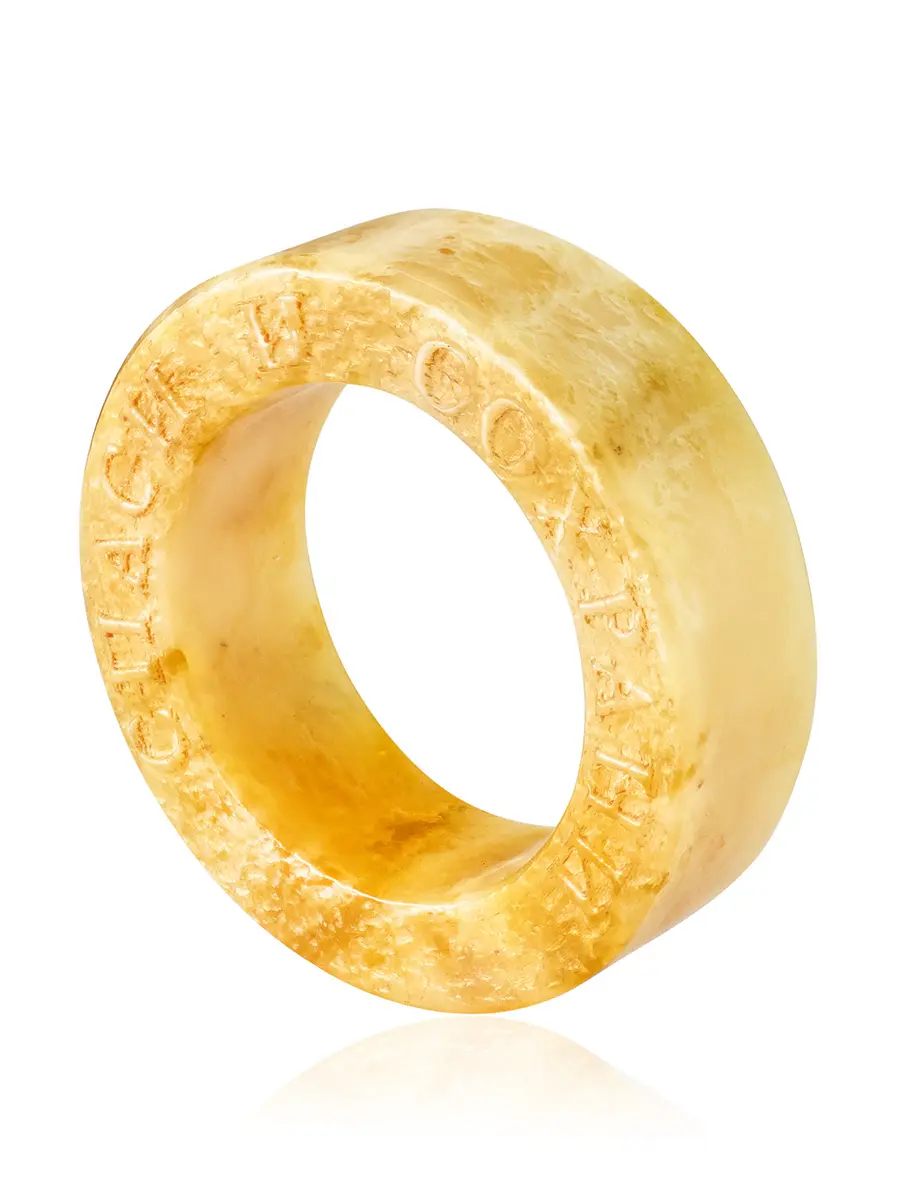 картинка Необычное янтарное кольцо медового цвета «Везувий» с резьбой «Спаси и сохрани» в онлайн магазине