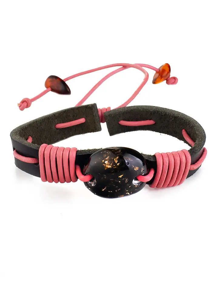 картинка Браслет из чёрной кожи, перевитый розовым шнуром и украшенный янтарём «Копакабана» в онлайн магазине