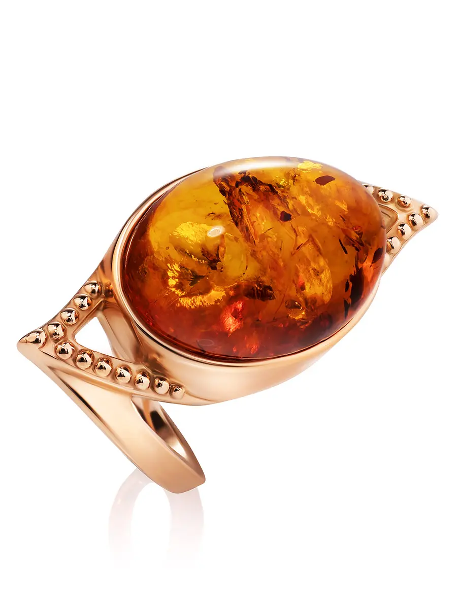 картинка Эффектное кольцо «Прима» из позолоченного серебра и коньячного янтаря в онлайн магазине