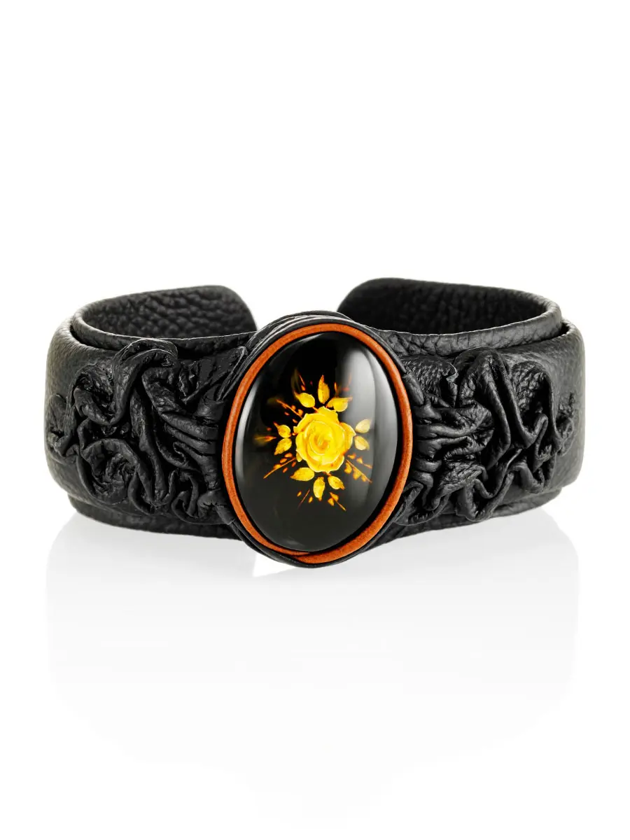 картинка Необычный браслет из кожи и натурального янтаря с резьбой «Амазонка» в онлайн магазине