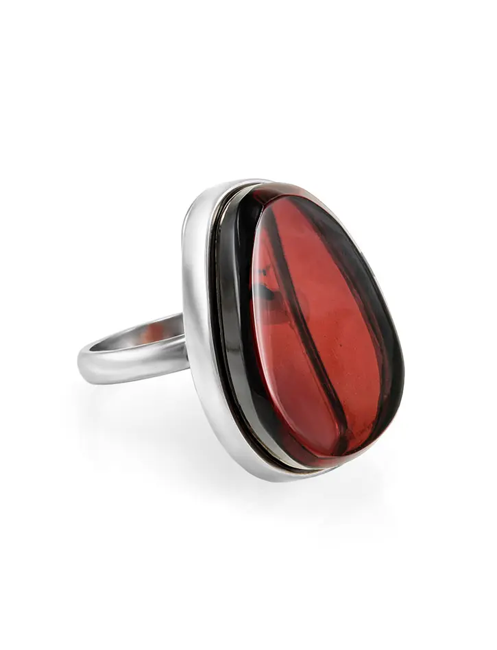 картинка Серебряное кольцо с янтарем насыщенного вишневого цвета «Глянец» в онлайн магазине