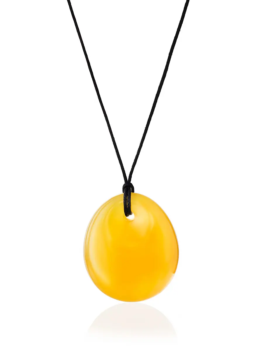картинка Подвеска из цельного балтийского янтаря медового цвета в онлайн магазине