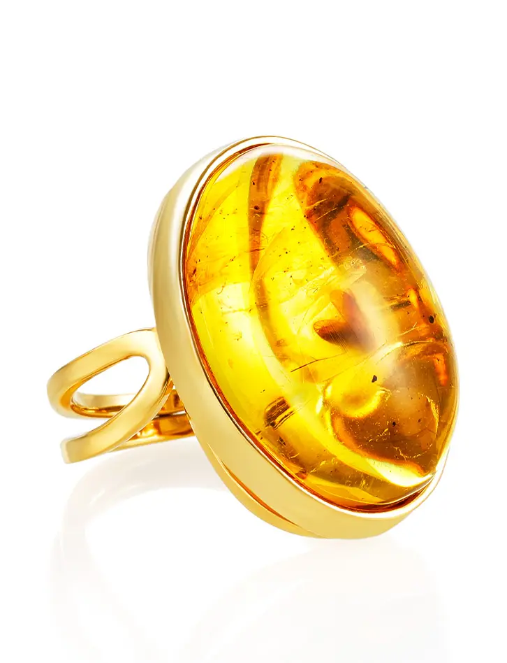 картинка Позолоченное кольцо с натуральным янтарём с инклюзом «Клио» в онлайн магазине