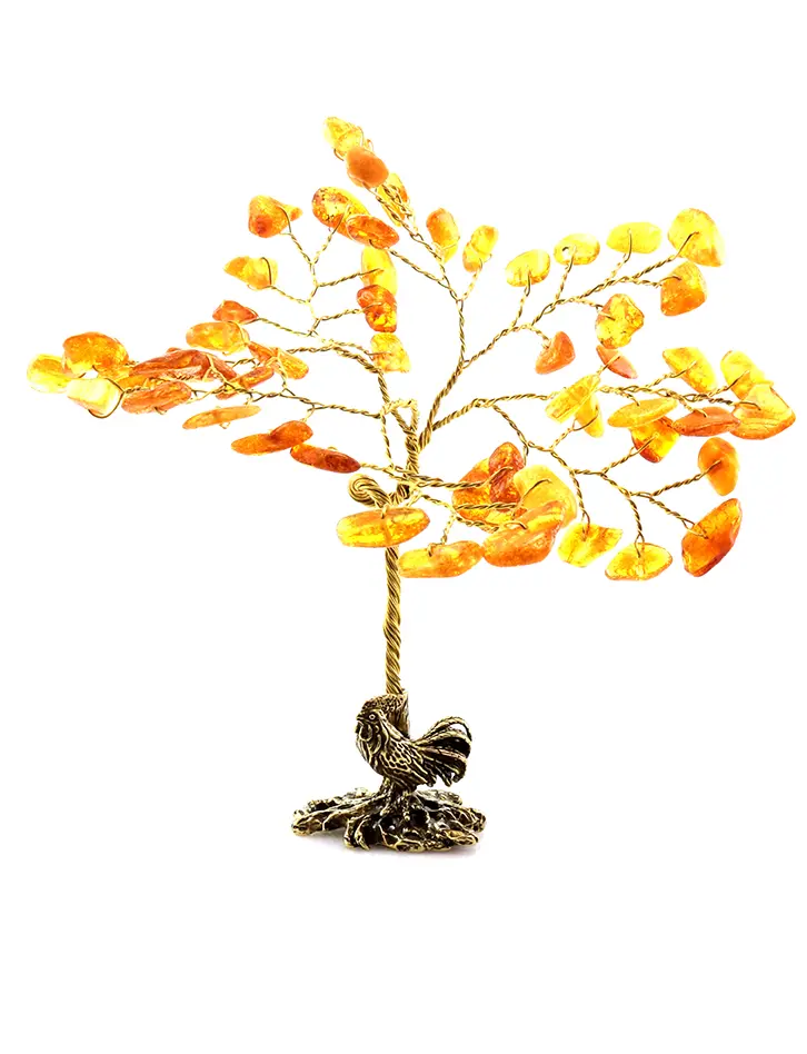 картинка Дерево из натурального янтаря золотисто-коньячного цвета на латунной подставке с фигуркой петушка в онлайн магазине