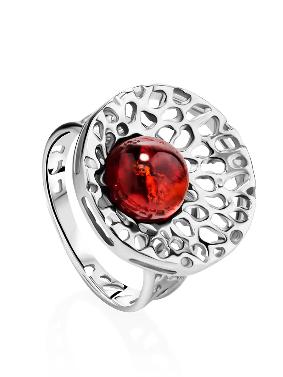 картинка Ажурное кольцо с круглой вставкой из натурального вишнёвого янтаря «Венера» в онлайн магазине