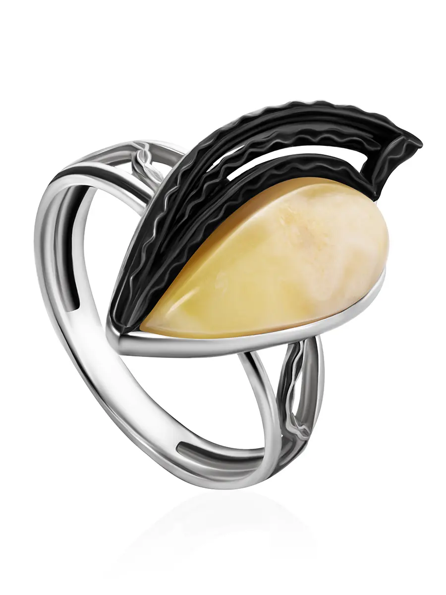 картинка Изящное кольцо «Модерн» из серебра с чернением и натурального янтаря в онлайн магазине