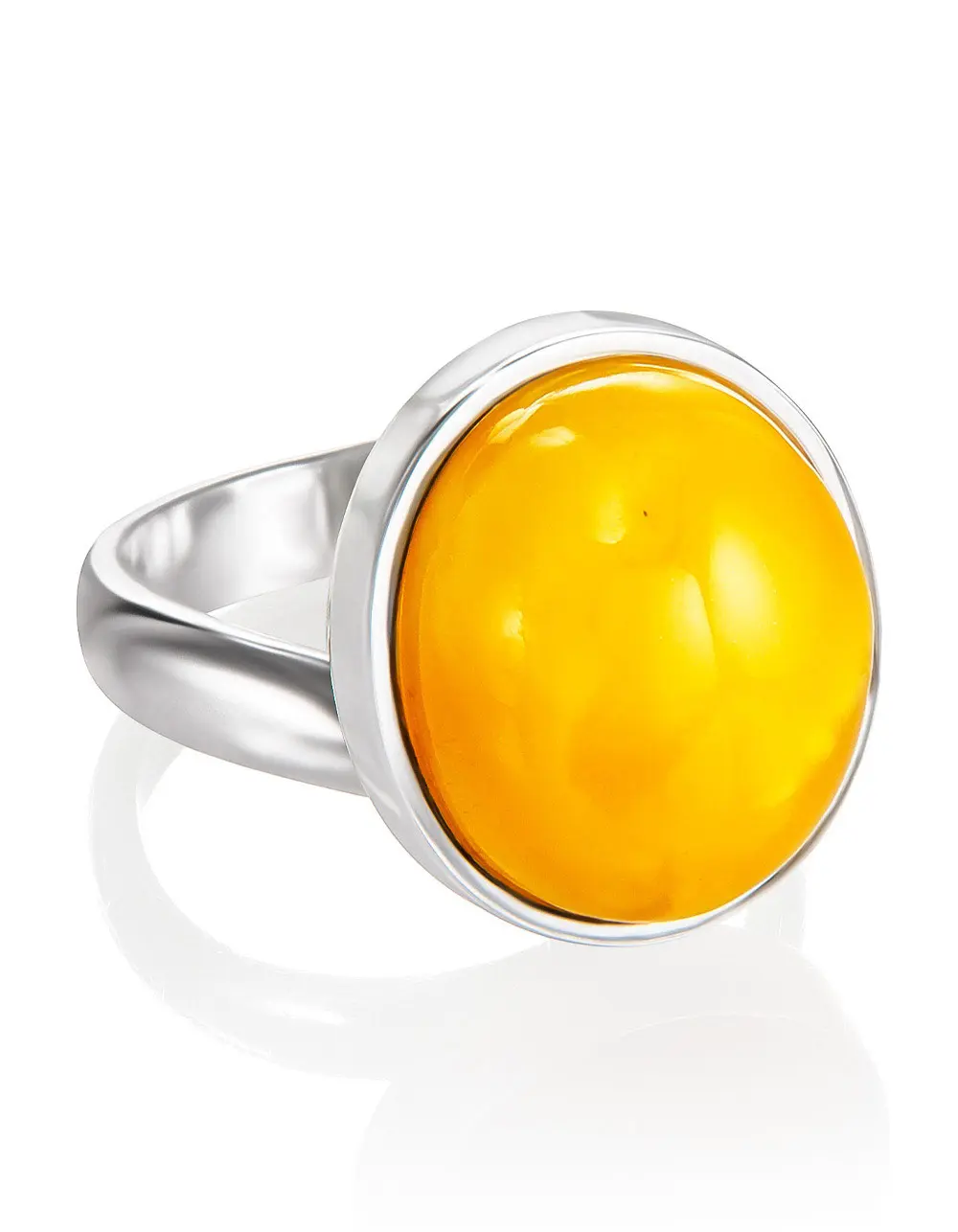 картинка Небольшое овальное кольцо «Глянец» с медовым янтарём в онлайн магазине