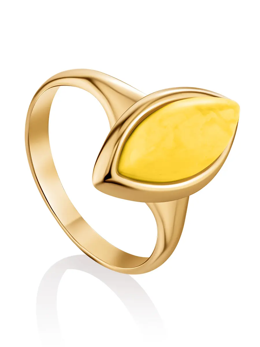 картинка Изысканное золотое кольцо со вставкой из натурального белого янтаря «Амарант» в онлайн магазине