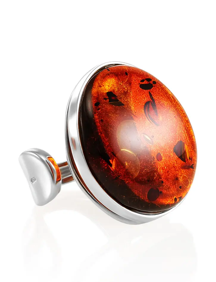 картинка Эффектное кольцо из серебра и натурального балтийского янтаря коньячного цвета «Глянец» в онлайн магазине