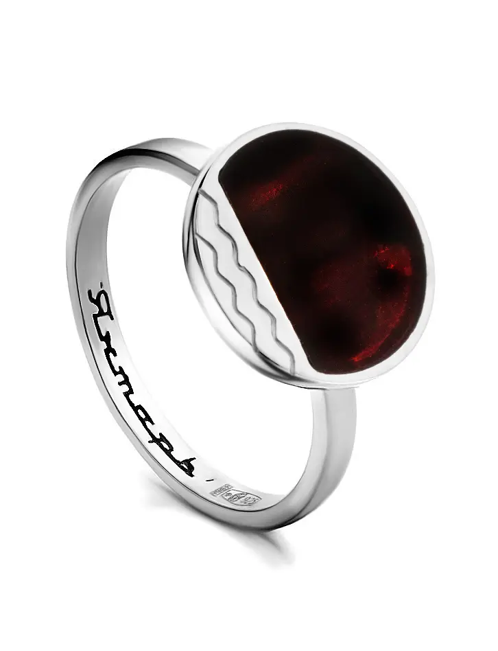 картинка Оригинальное кольцо из серебра, украшенное вишнёвым янтарём «Монако» Янтарь® в онлайн магазине