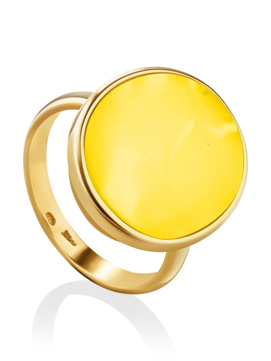 картинка Элегантное кольцо «Бенефис» из медового янтаря в онлайн магазине