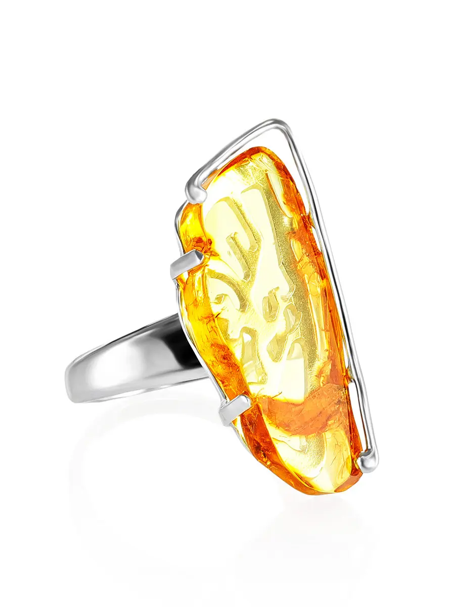 картинка Нарядное кольцо из серебра со вставкой из натурального балтийского лимонного янтаря в онлайн магазине