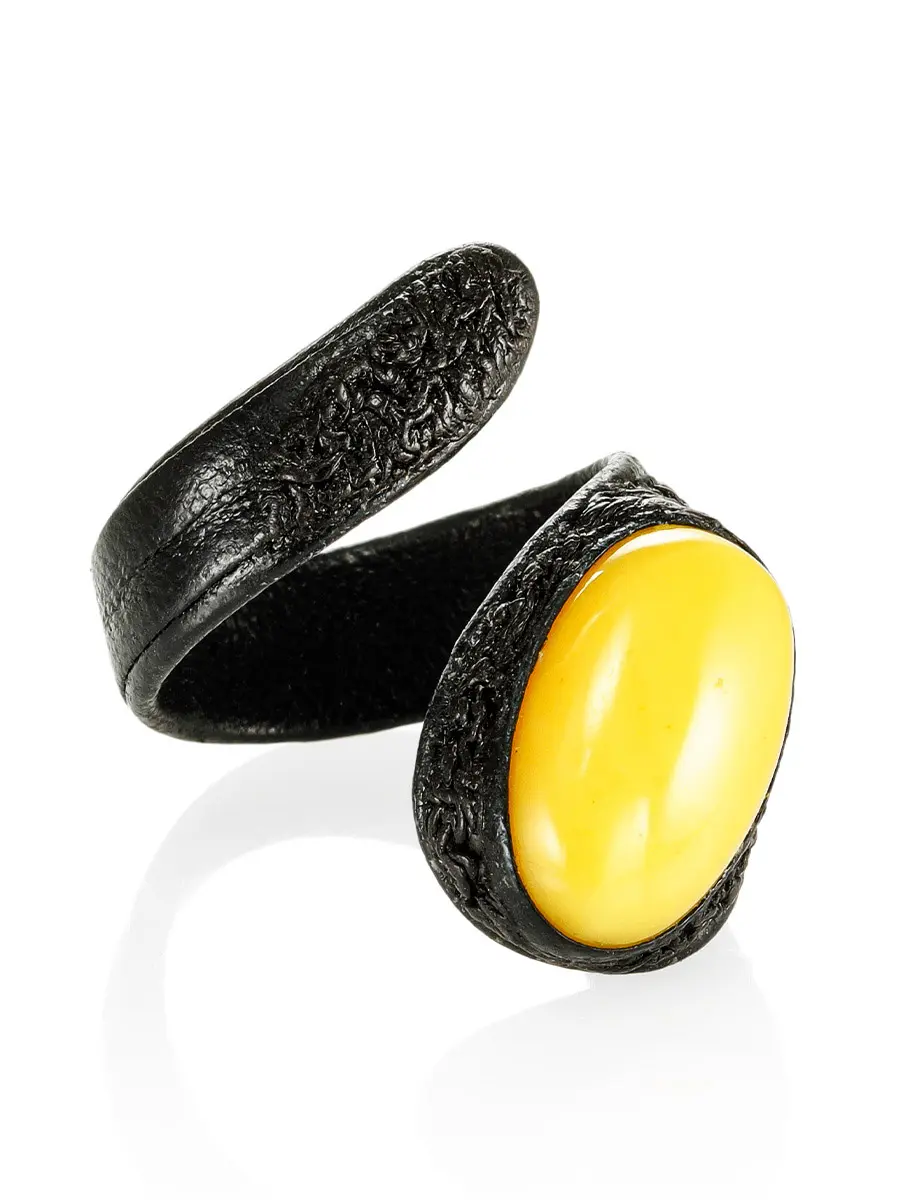 картинка Яркое кольцо из натуральной кожи и янтаря «Змейка» в онлайн магазине