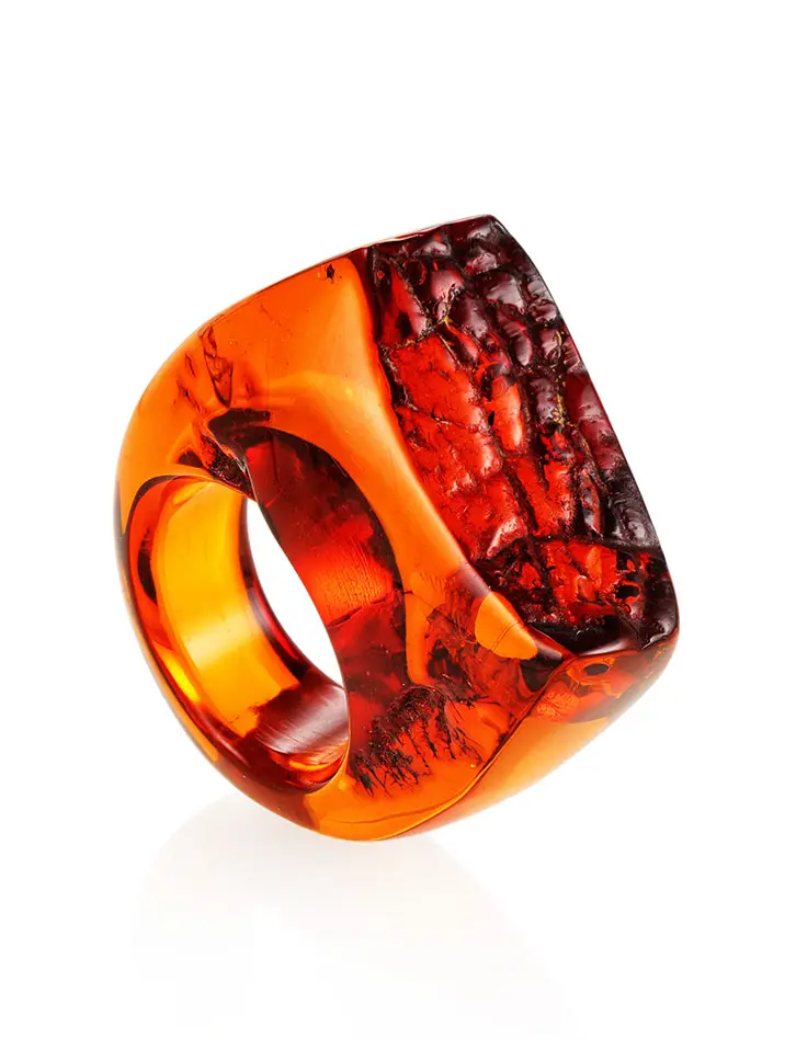картинка Эффектное цельное кольцо из натурального коньячного янтаря «Фаэтон» в онлайн магазине