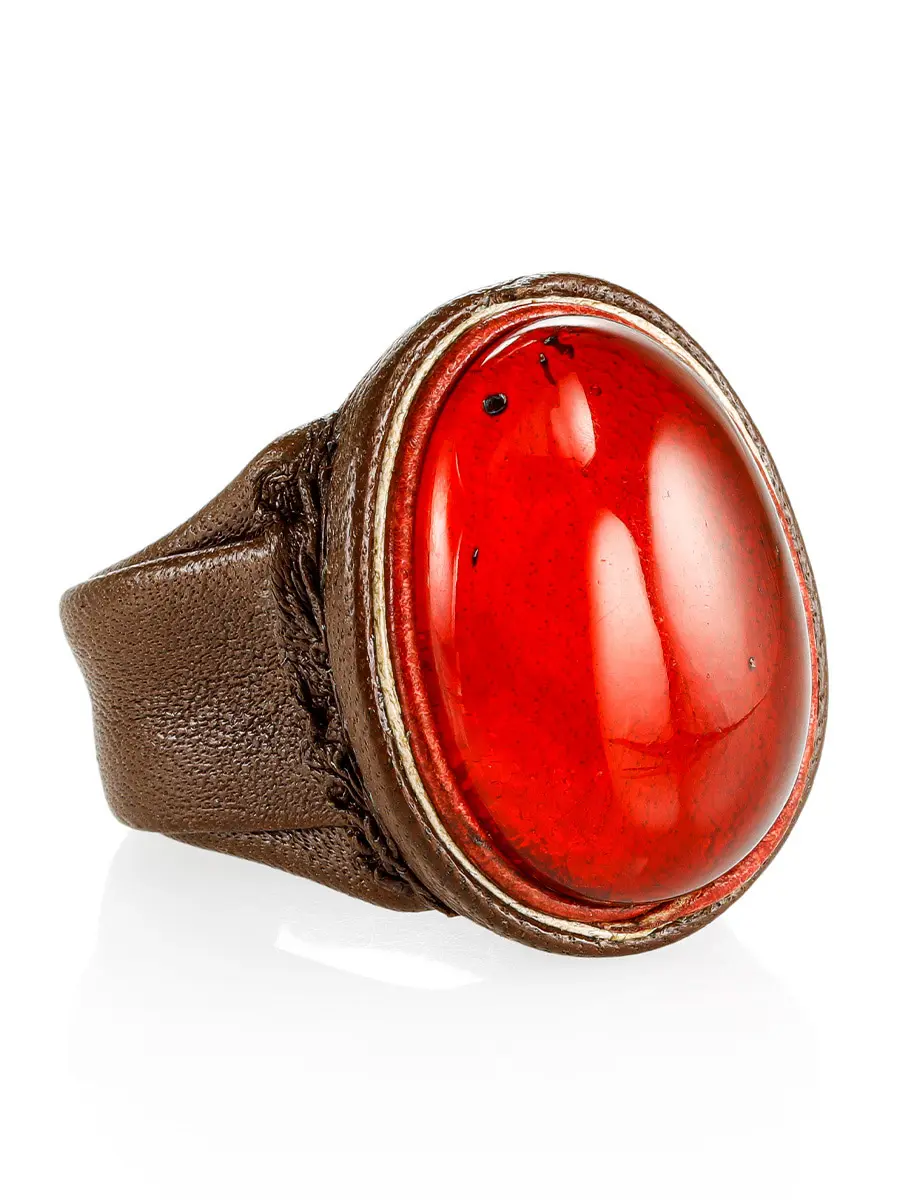 картинка Эффектный перстень из кожи с натуральным красным янтарём «Нефертити» в онлайн магазине