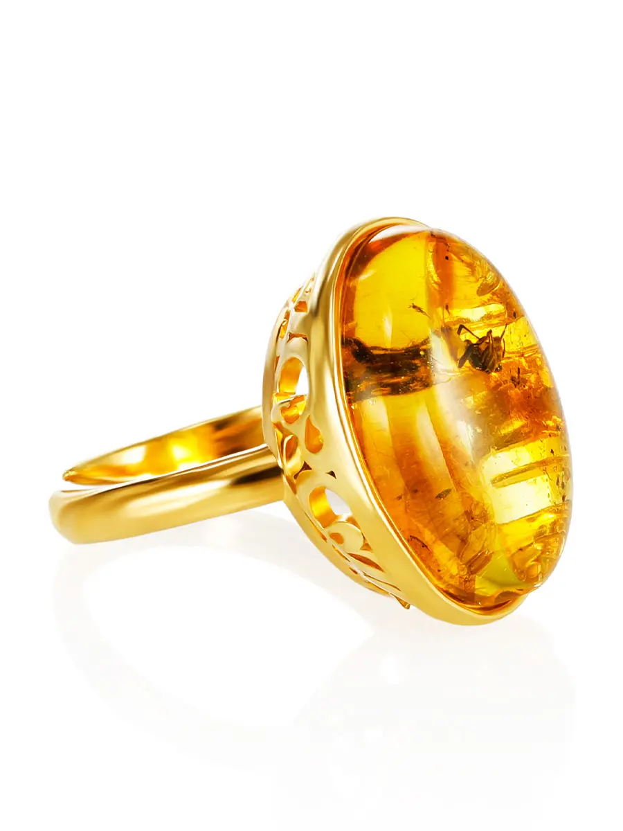 картинка Эффектное кольцо «Клио» из золочённого серебра и янтаря с инклюзом паучка в онлайн магазине