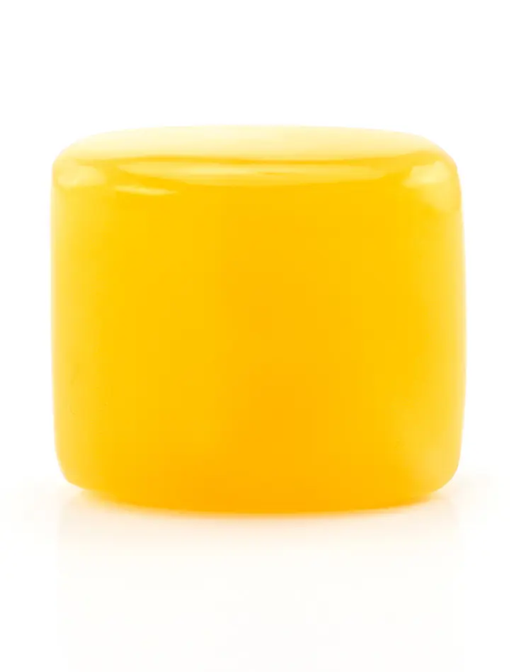 картинка Глянцевый кусочек янтаря яркого медового цвета квадратной формы в онлайн магазине