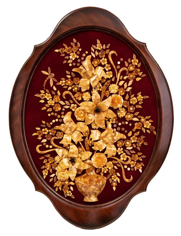 картинка Овальное панно из натурального янтаря на бархате «Букет с лилиями и орхидеями» в онлайн магазине