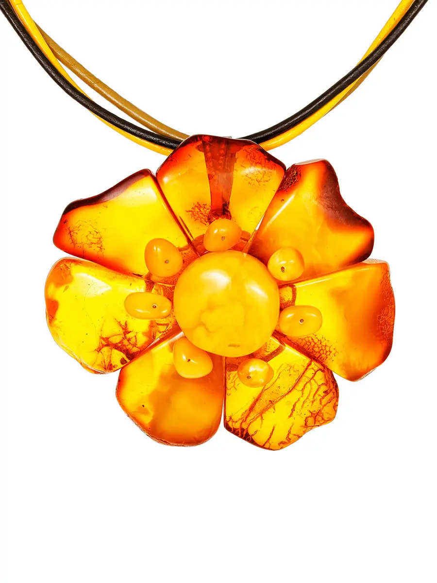 картинка Крупный цветок из натурального балтийского янтаря медового цвета на шнурке «Шиповник» в онлайн магазине
