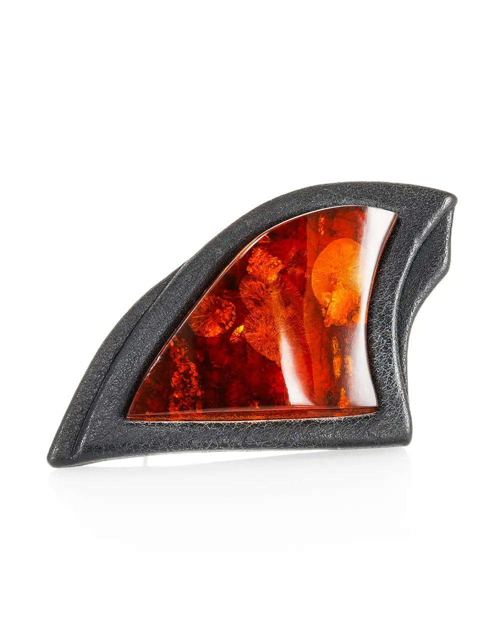 картинка Брошь из кожи «Амазонка» с янтарём в онлайн магазине