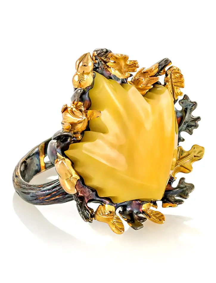 картинка Эффектное кольцо из серебра с натуральным янтарём медового цвета «Канада» в онлайн магазине