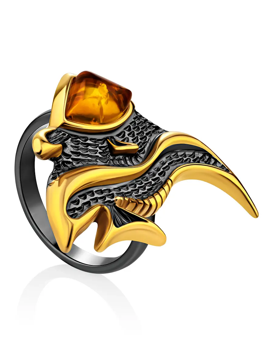 картинка Оригинальное кольцо «Рыбка» из чернёного серебра с золочением и янтаря в онлайн магазине