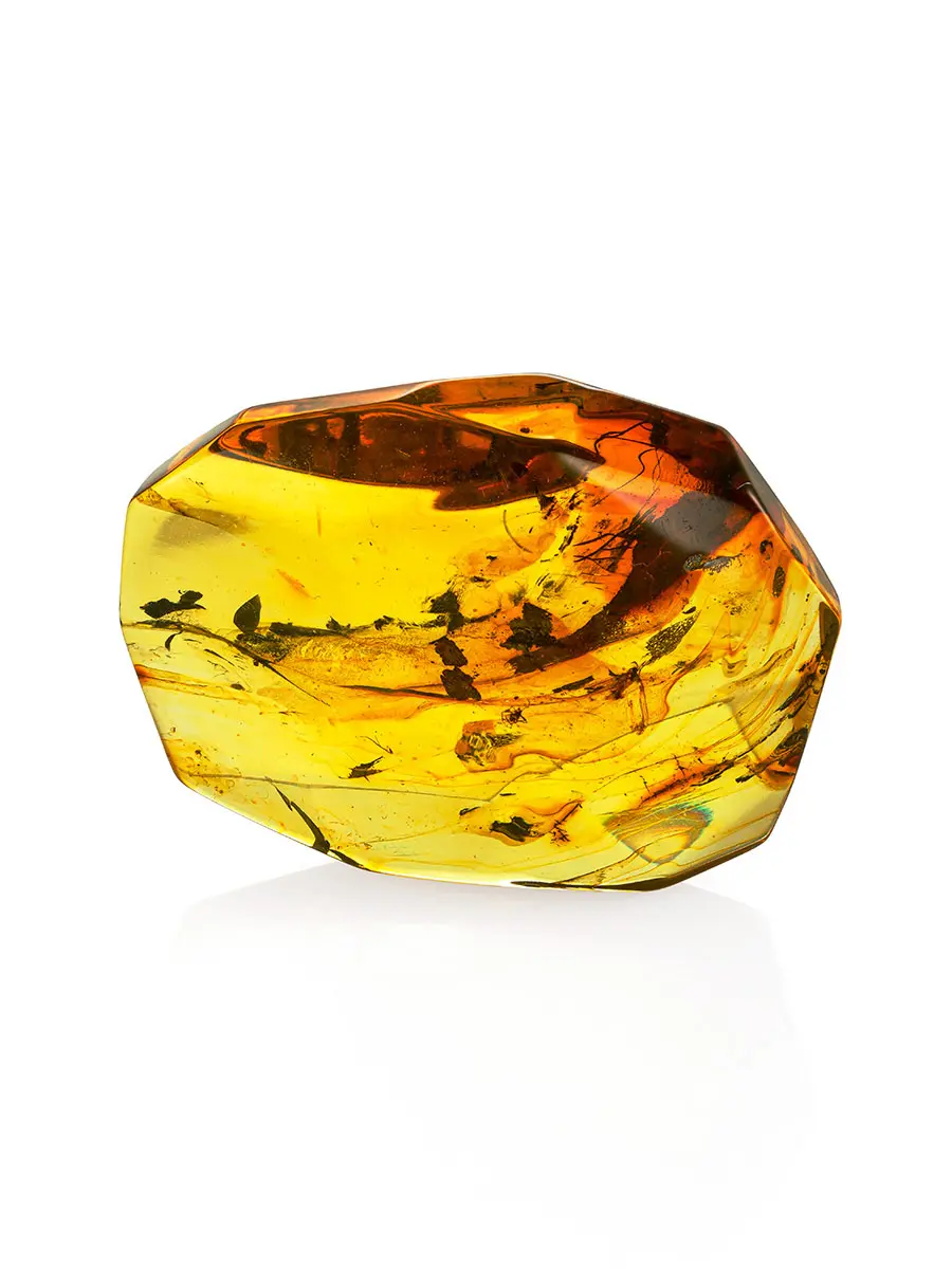 картинка Крупный полупрозрачный гранёный янтарь золотистого цвета с инклюзами в онлайн магазине