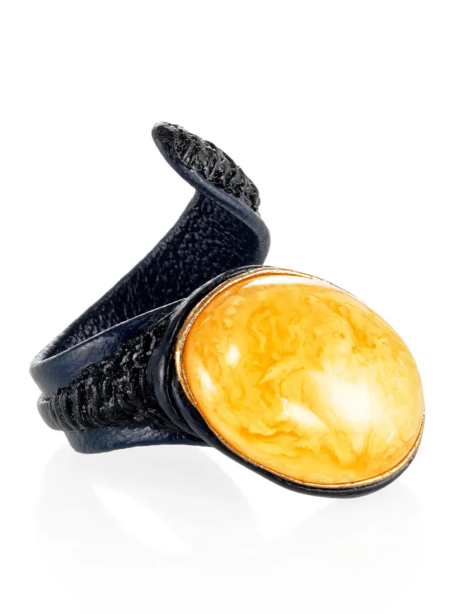 картинка Оригинальное кольцо «Змейка» из кожи двух оттенков и натурального янтаря в онлайн магазине