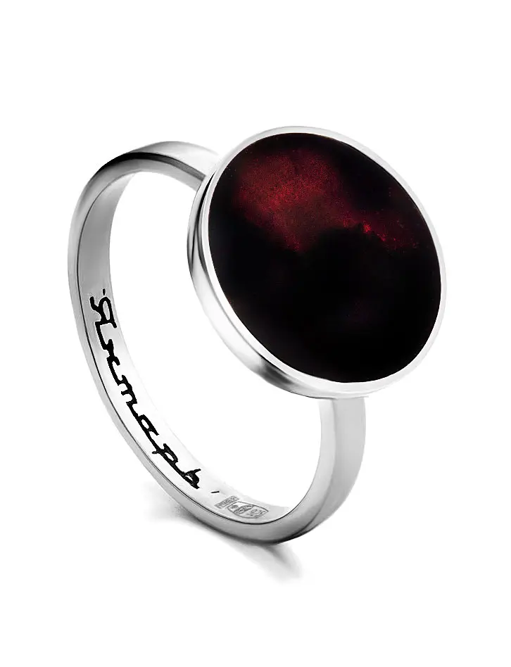 картинка Яркое и лаконичное кольцо из серебра с натуральным вишнёвым янтарём «Монако» Янтарь® в онлайн магазине