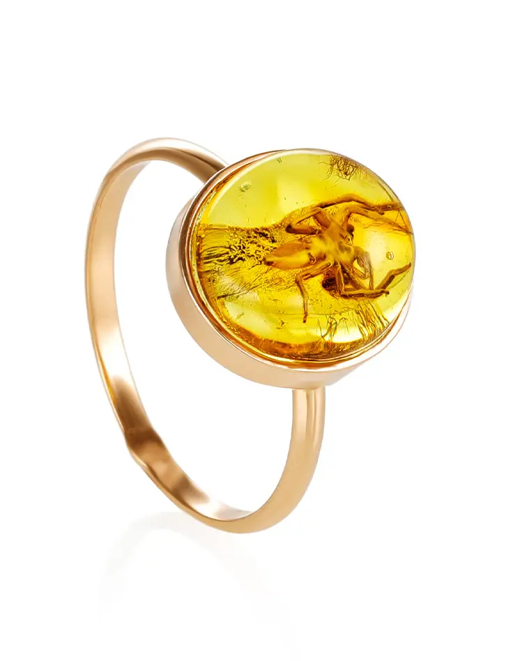 картинка Оригинальное кольцо из золота и натурального лимонного янтаря с инклюзом паука «Клио» в онлайн магазине