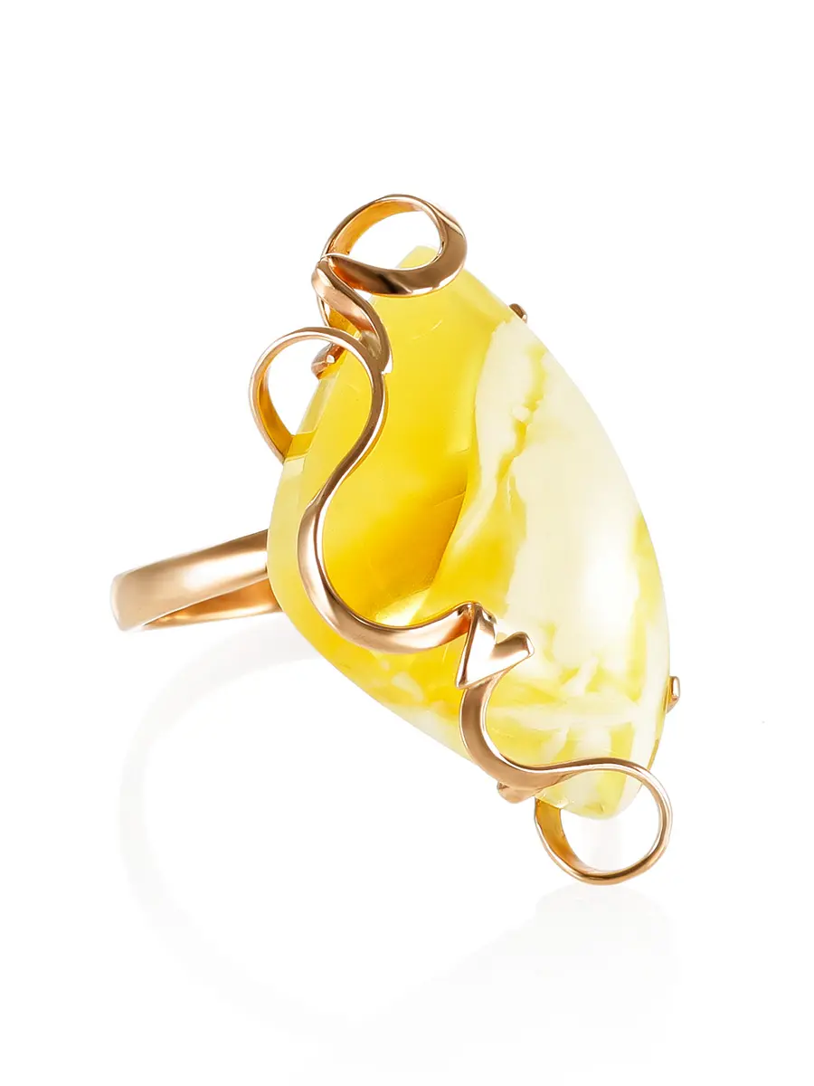 картинка Утончённое кольцо «Риальто» из золота с пейзажным янтарём в онлайн магазине