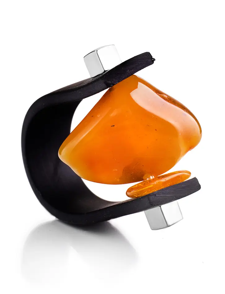 картинка Яркое кольцо «Сильверстоун» с натуральным цельным янтарём в онлайн магазине