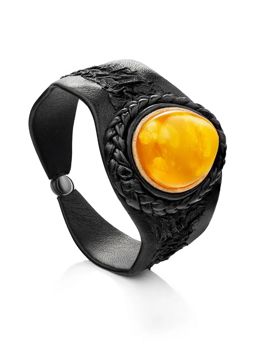 картинка Яркий браслет из кожи с текстурным янтарём «Амазонка» в онлайн магазине