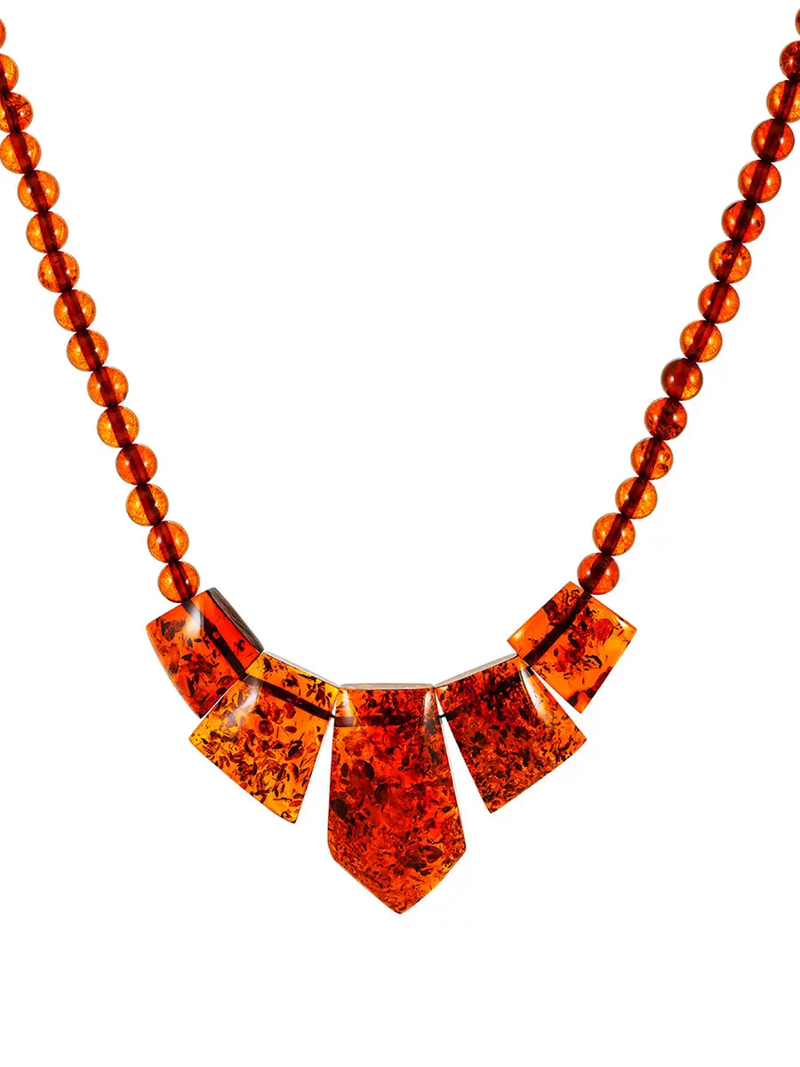 картинка Красивое колье из натурального янтаря вишневого цвета «Уголок» в онлайн магазине