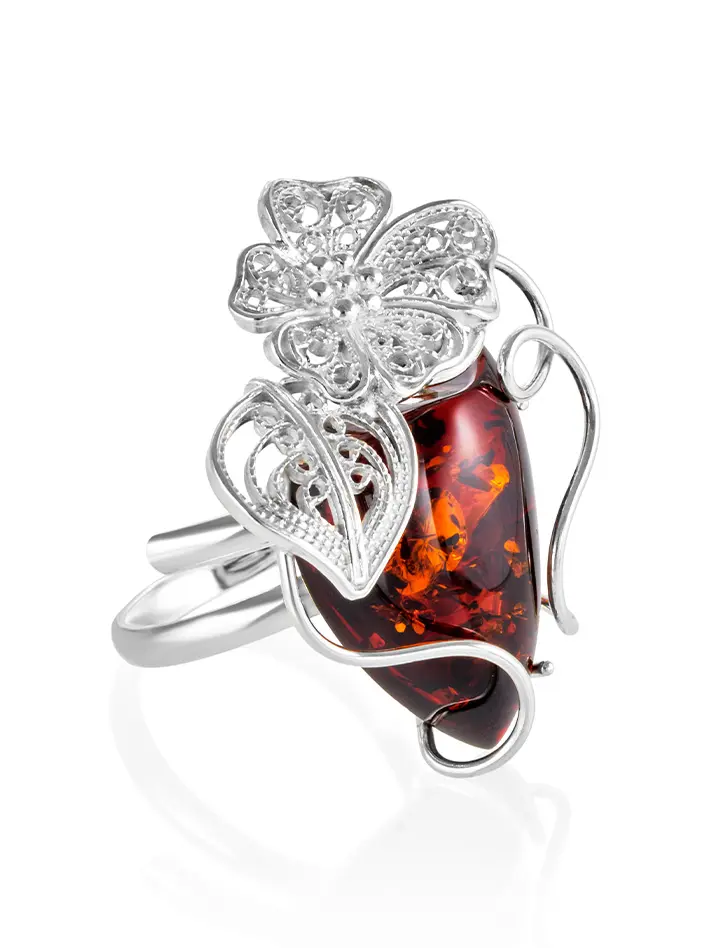 картинка Крупное нарядное кольцо с натуральным искрящимся янтарем вишнёвого цвета «Филигрань» в онлайн магазине
