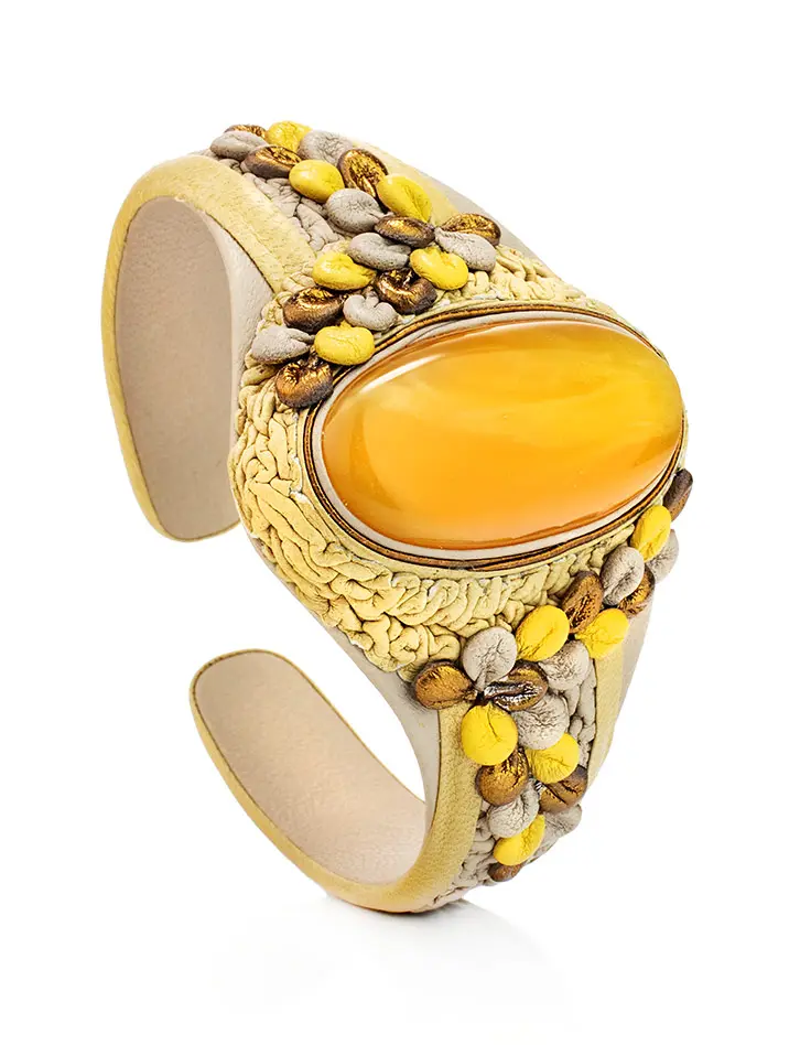 картинка Эффектный браслет из натуральной кожи с янтарём насыщенного медового цвета «Нефертити» в онлайн магазине